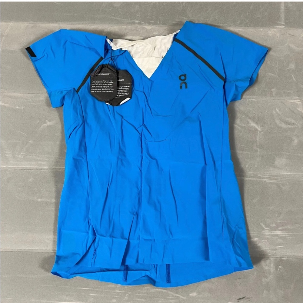 NWT On Running Clouds Performance T Women XS Blue Short Sleeve V-Next Active